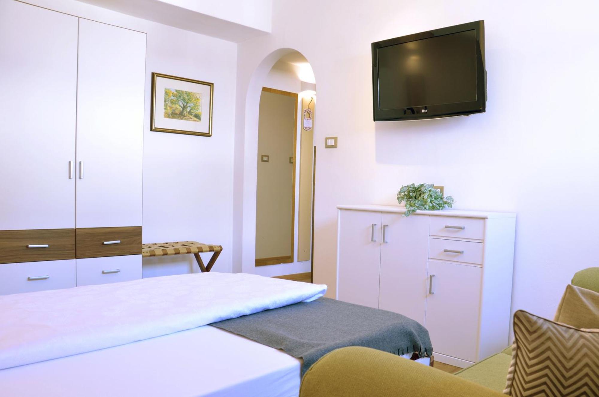 Hotel Karin Tirolo Esterno foto