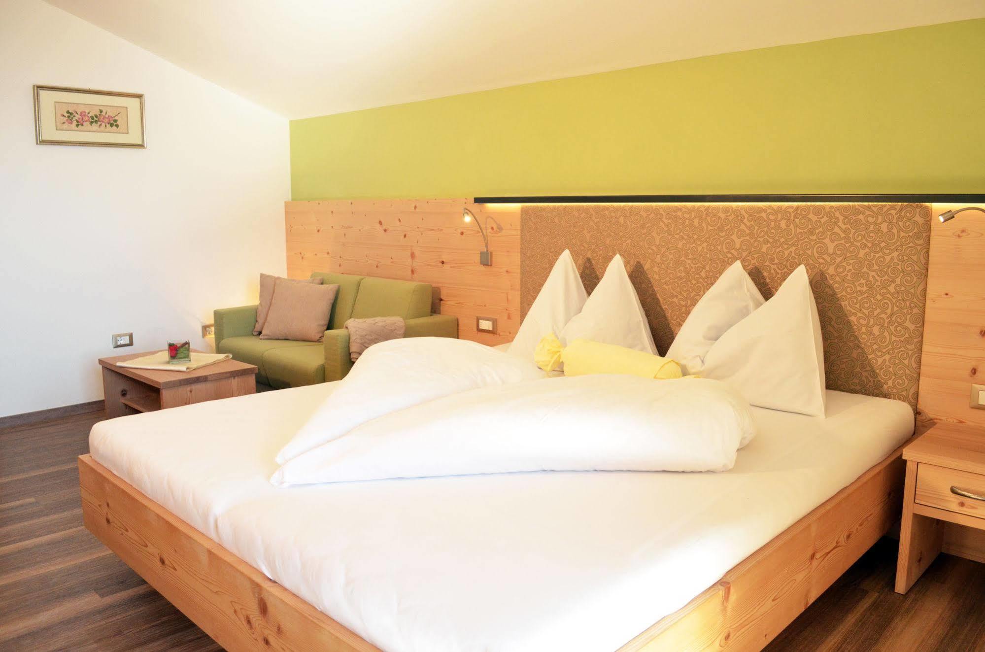 Hotel Karin Tirolo Esterno foto
