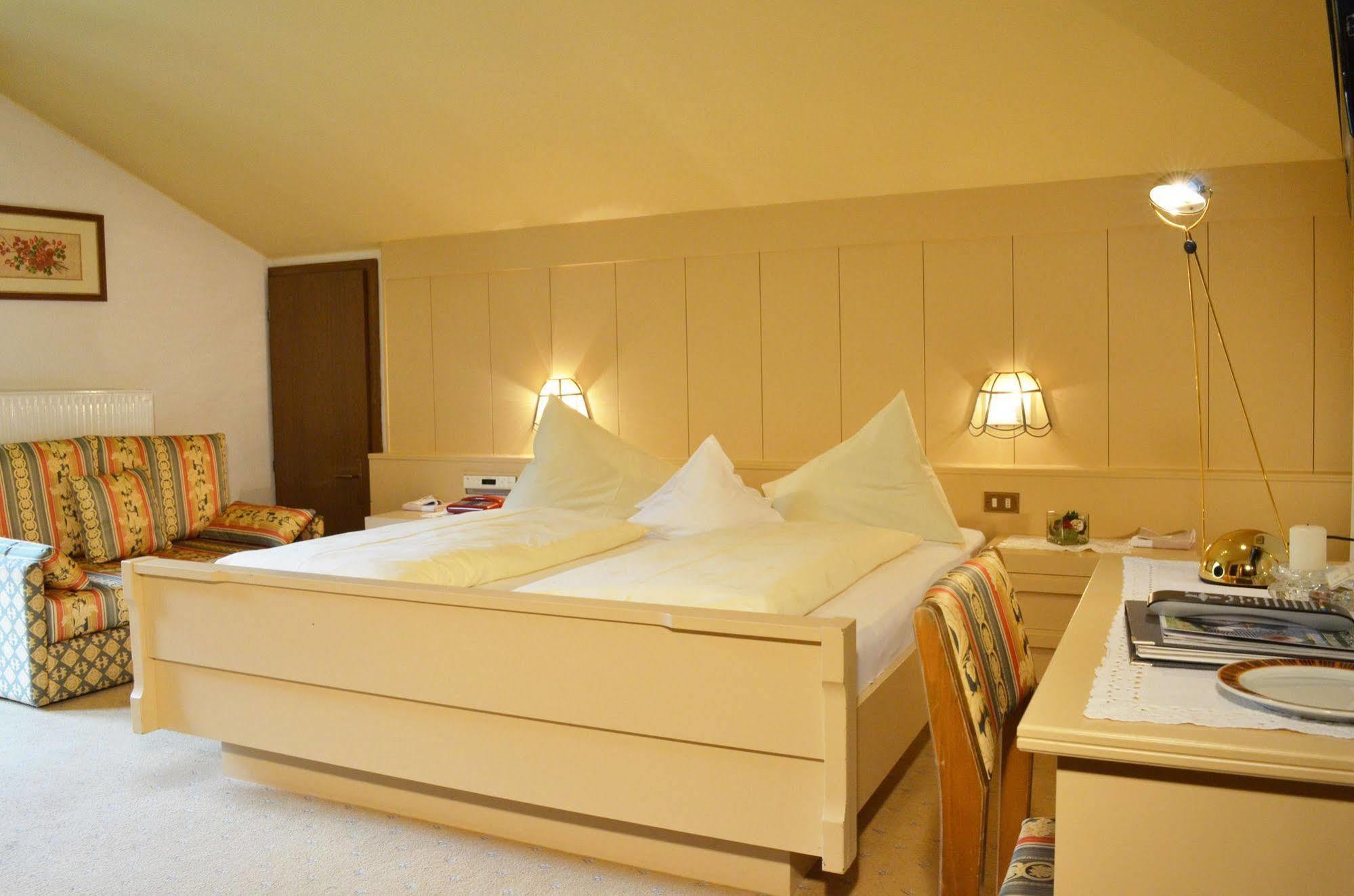 Hotel Karin Tirolo Esterno foto